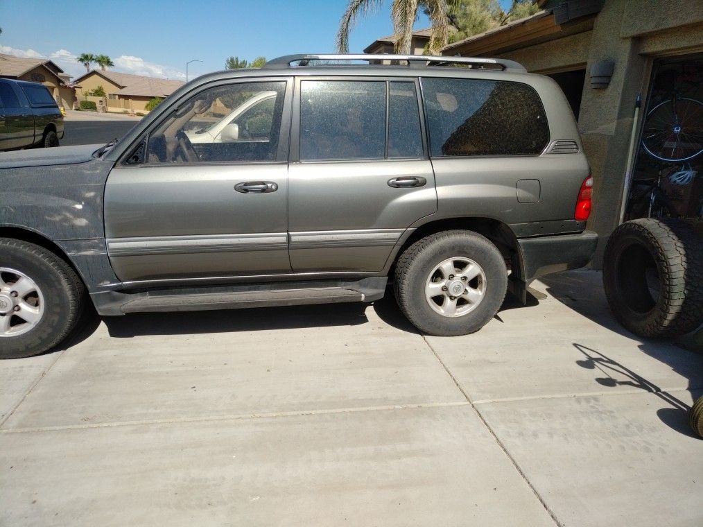 1998 Toyota Land Cruiser parting out