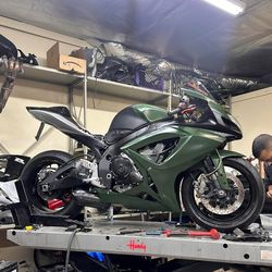 06-07 GSXR600 FAIRINGS ONLY  READ DESCRIPTION