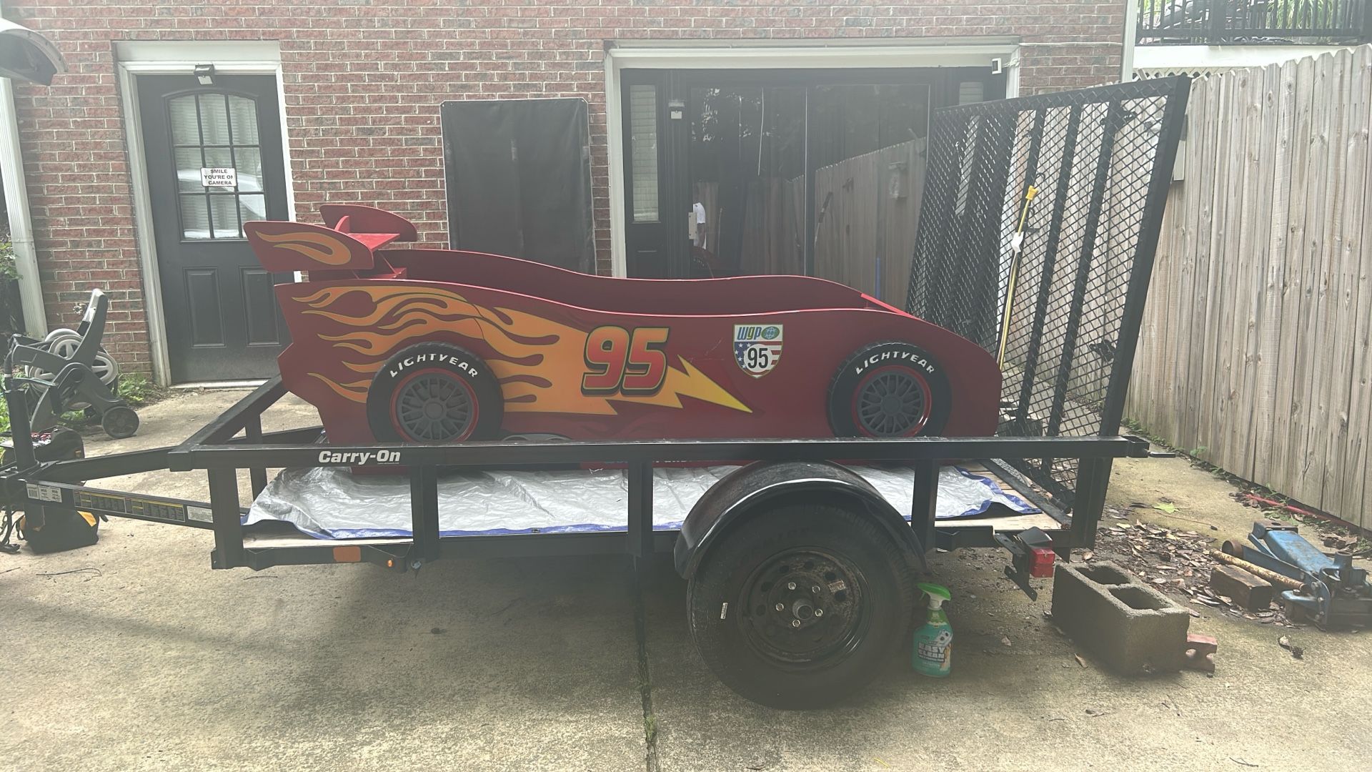 Twin Size Lightning McQueen bed + Box spring