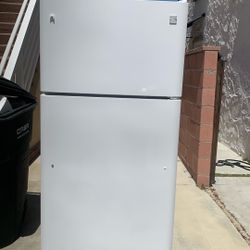Me more Refrigerator  Works Perfect $80