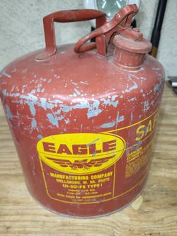 Metal gas can