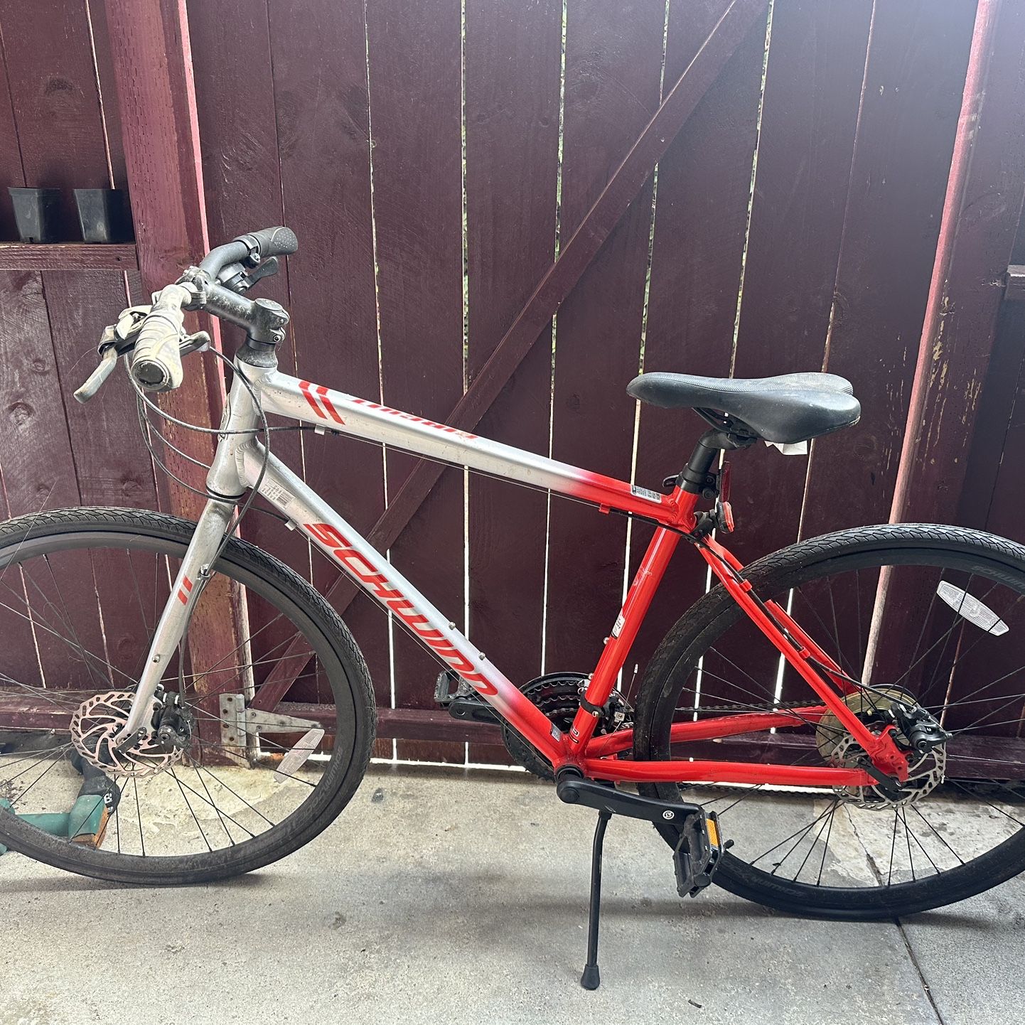 Schwinn Men's Schwinn Circuit 2021 Hybrid Bike SCHWINN MEN'S CIRCUIT 700C/28” HYBRID BIKE SILVER/RED