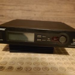 Shure SLX4 UHF Wireless Guitar Reciever 