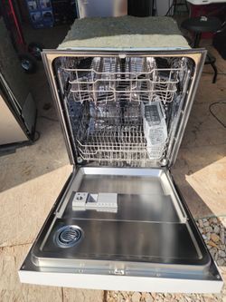 BRAND NEW Amana Dishwasher in White with Stainless Steel Tub Model ADB1400AGW3