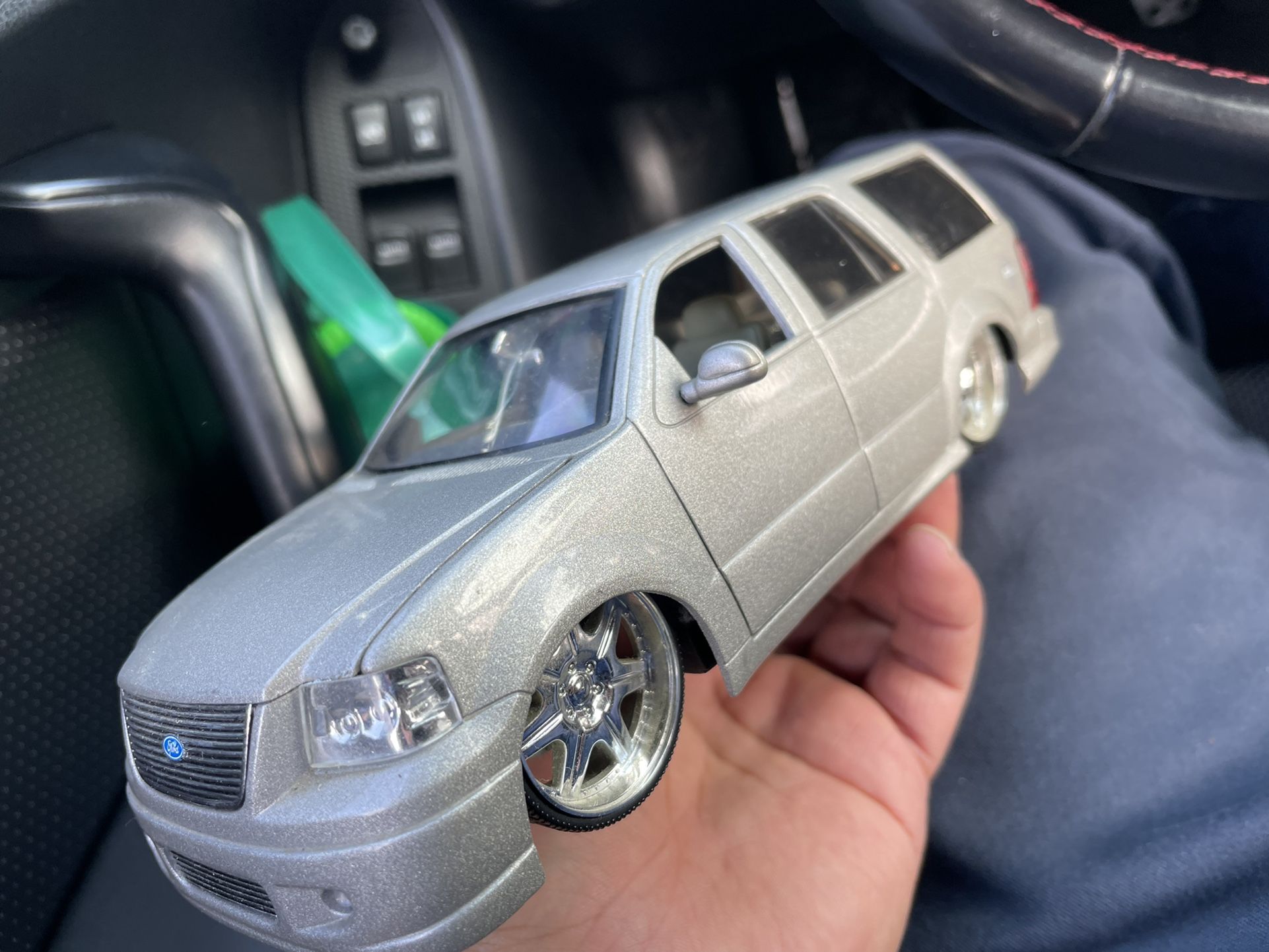 Jada Toys Sun City 2003 Ford Expedition