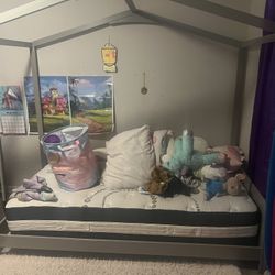 Twin canopy bed