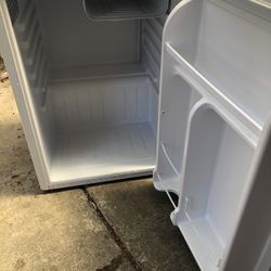  Mini Fridge
