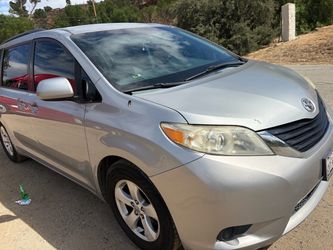 Toyota sienna 2011
