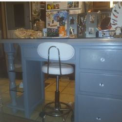 Custom Made Desk Good Condition Please See all Pics Swivel Chair Inclded SET OF 2