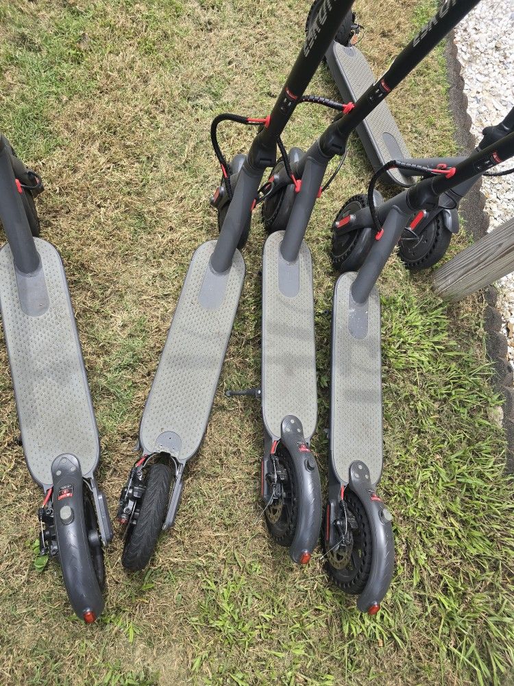 5 ESKUTE Electric Scooters