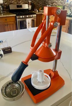 Cast iron juicer