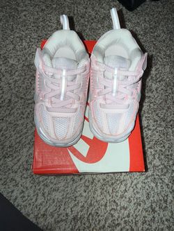 Toddler shoes 7C
