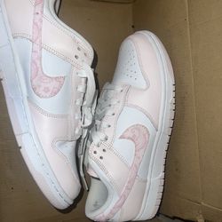 Dunk Low "Pink Paisley"  Nike Size 9 Woman 