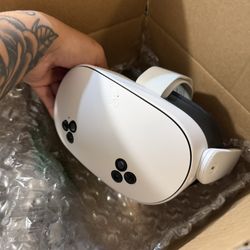 Meta Quest 3S VR Headset 