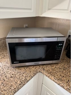 Panasonic - 1.2 Cu. Ft. 1200-Watt Countertop Microwave Oven with Inverter Technology - Stainless Steel
