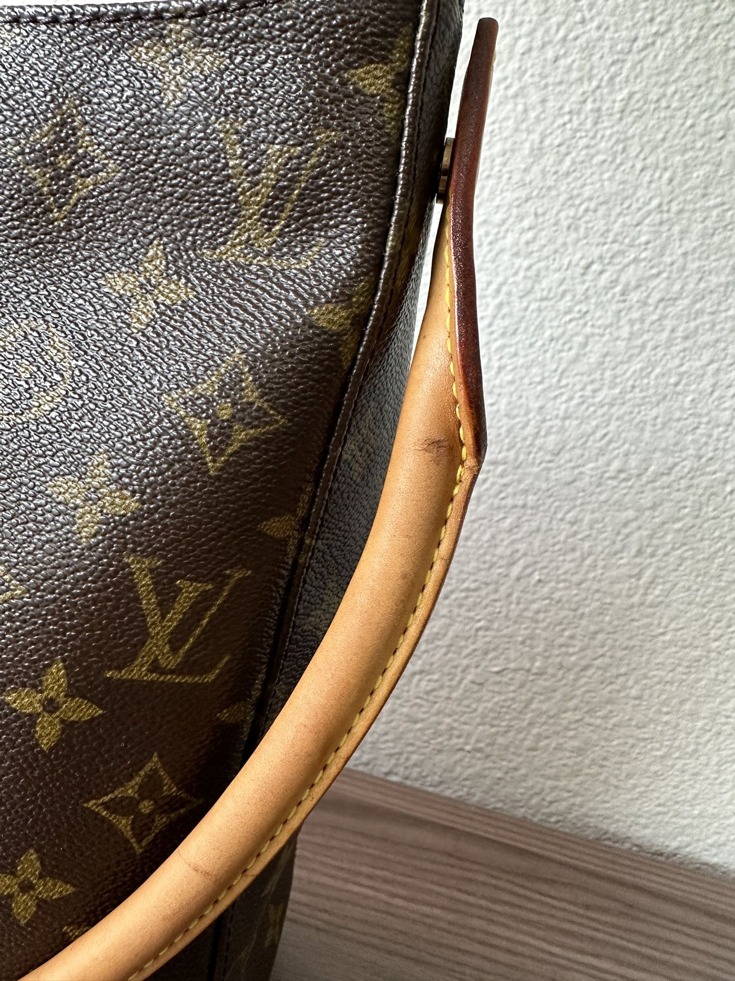 Louis Vuitton Looping GM Shoulder Bag for Sale in Carefree, AZ - OfferUp