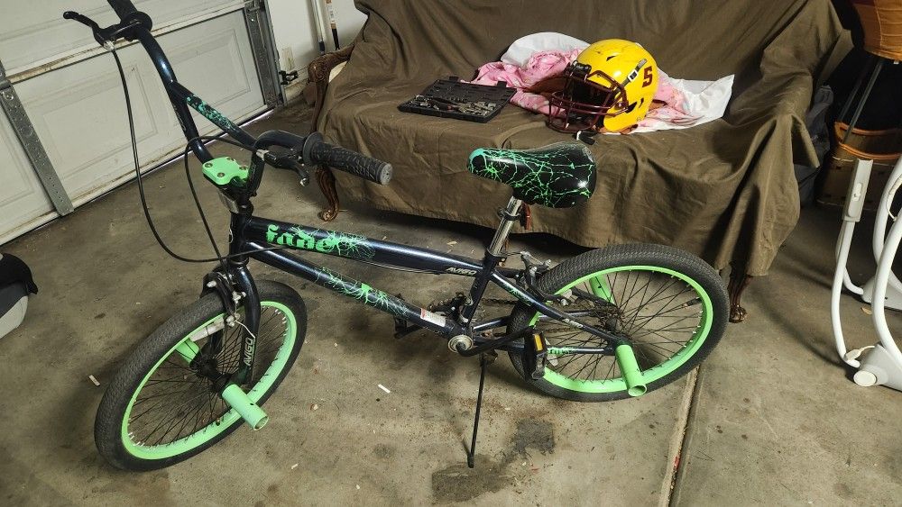 Avigo 20" BMX Bike