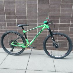 Giant Fathom Hardtail Mountain Bike 27.5