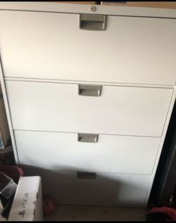 File cabinet no key (firm price)