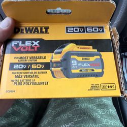 Dewalt 9AH Flexvolt Battery And Charger 20v/60v