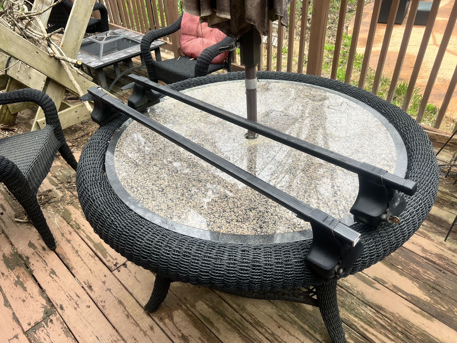 Thule Square Bar Roof Rack With Traverse Feet