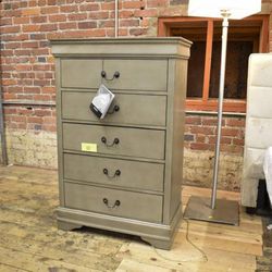 Kordasky Chest of Drawers 