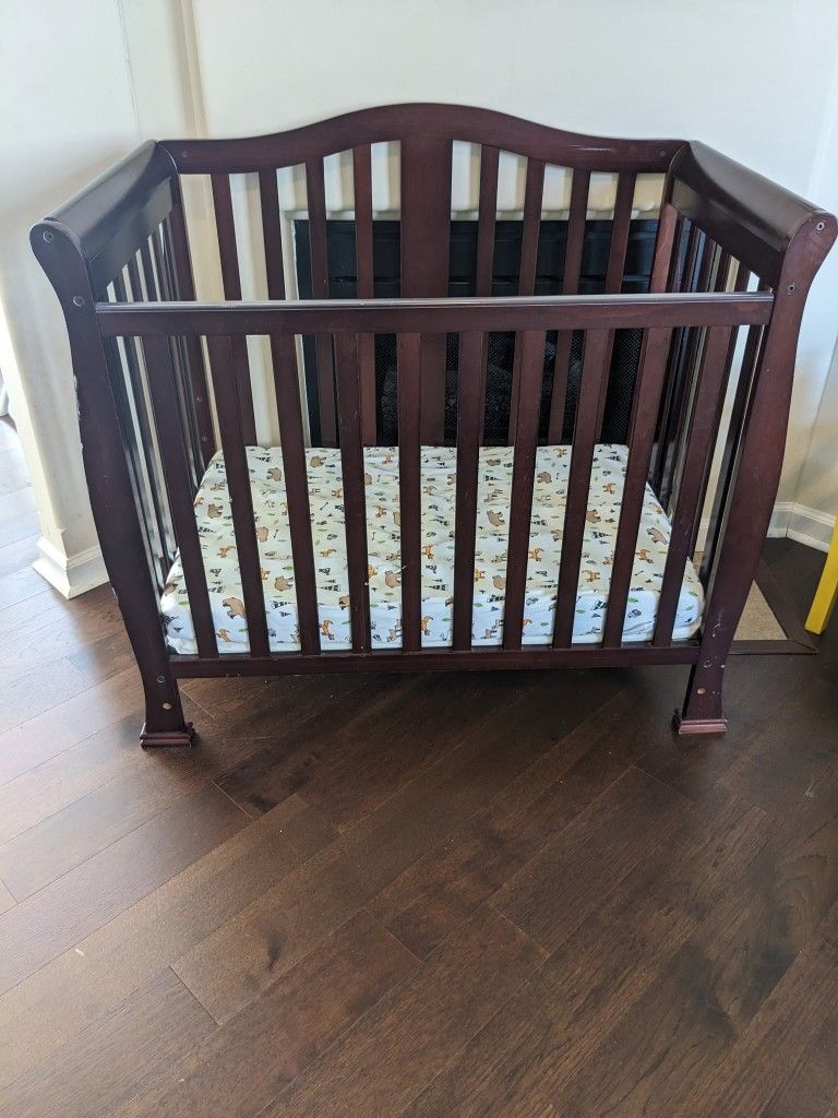 Compact Baby Crib