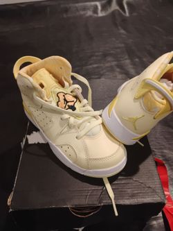 Yellow Rose little girls/size 13c Jordans