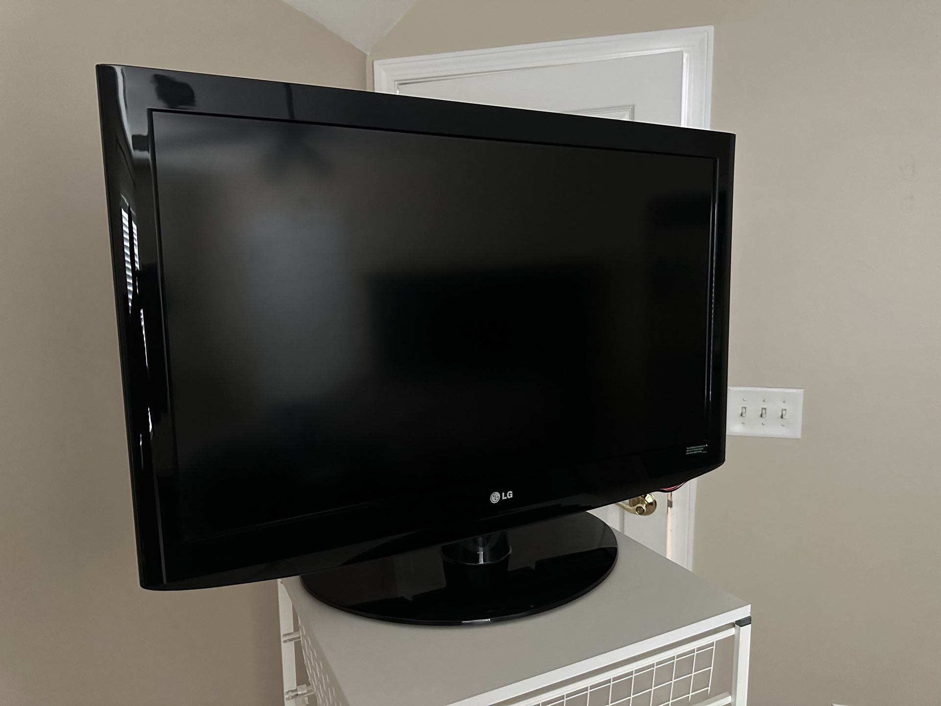 32" LG LCD HDTV