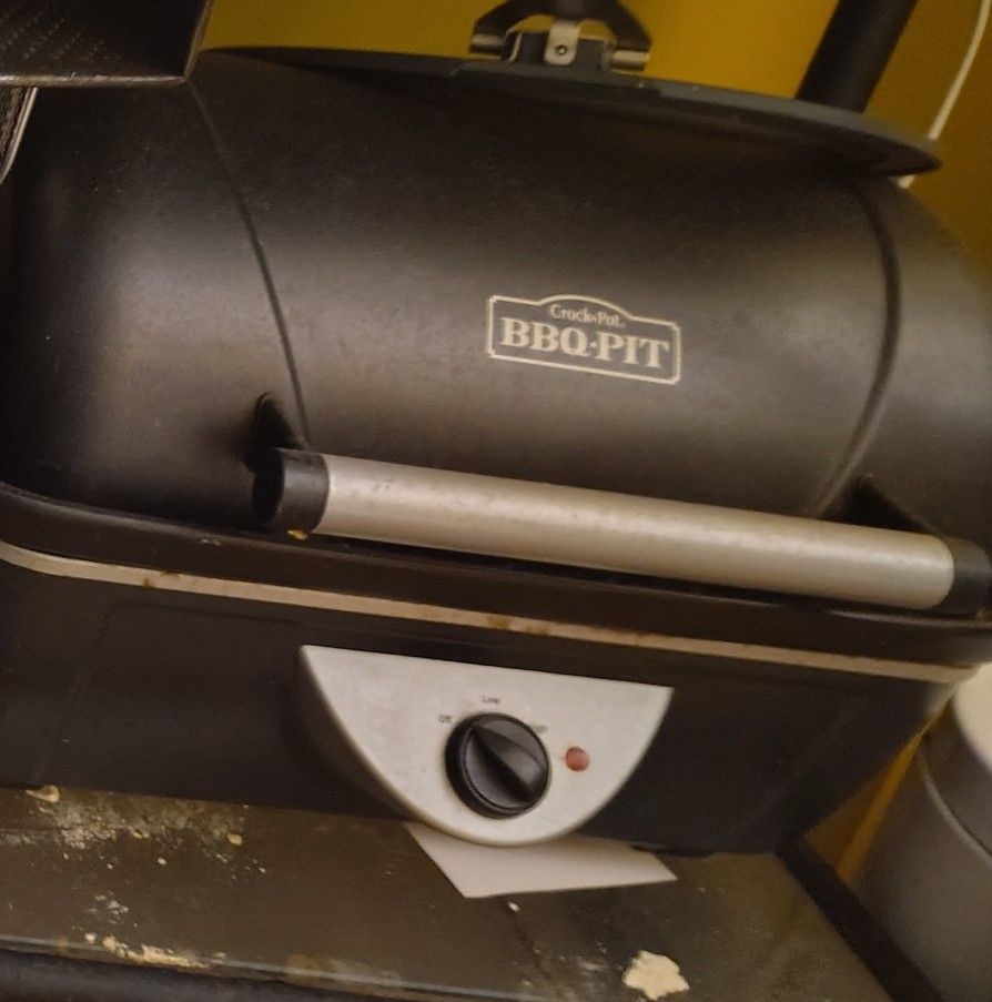 This is a Rival Crock-Pot BBQ Pit indoor electric countertop slow cooker.
It allows for slow-cooking large cuts of meat like roasts, chickens, and ri