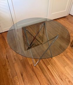 Round coffee table