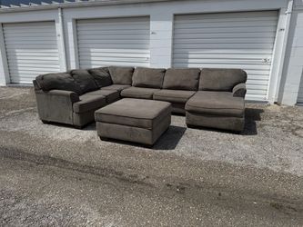 Ashley Large Sectional Sofa w Ottoman