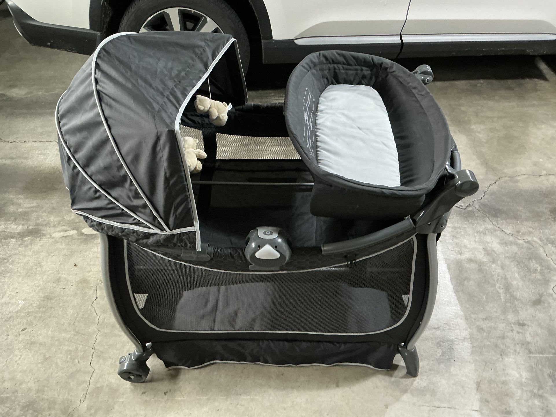 Eddie Bauer Portable Crib / Bassinet