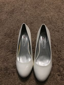 White heels size 7
