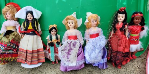 Vintage Arco Dolls Of The World 