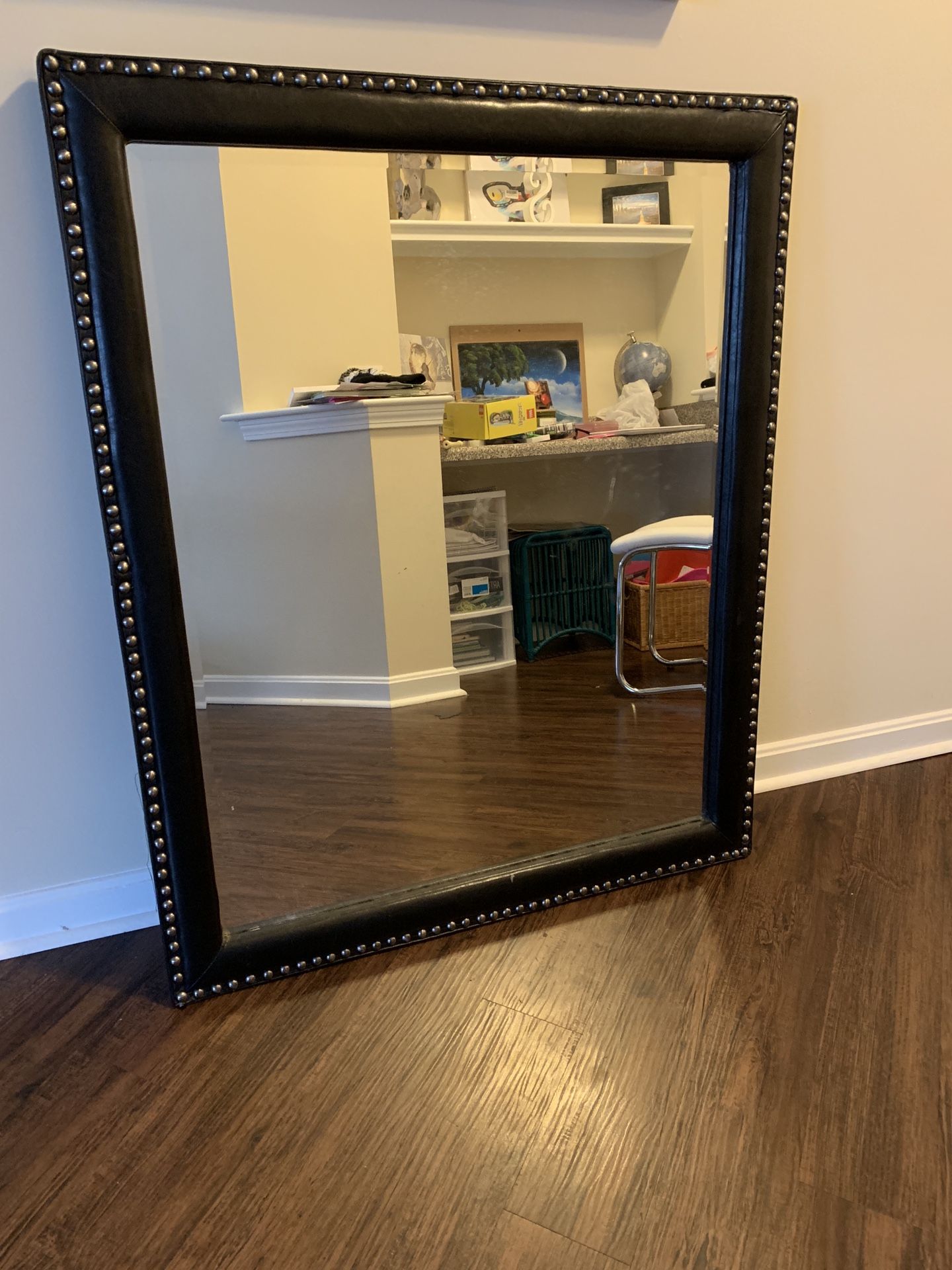 Large wall mirror in great condition!