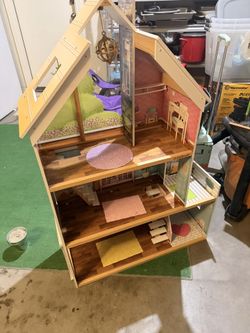 Kids Dollhouse With Extras