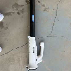 Leaf blower 