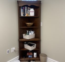 Corner Bookshelf/cabinet