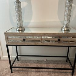 Modern Accent Table + Matching Lamps – $60 for ALL 