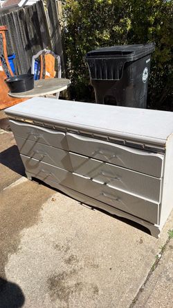 Dresser