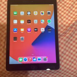 iPad 6th gen Mint with Charger in Otterbox