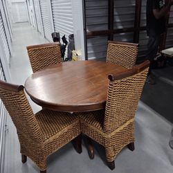 Dining Room/Kitchen Table Set With 4 Chairs