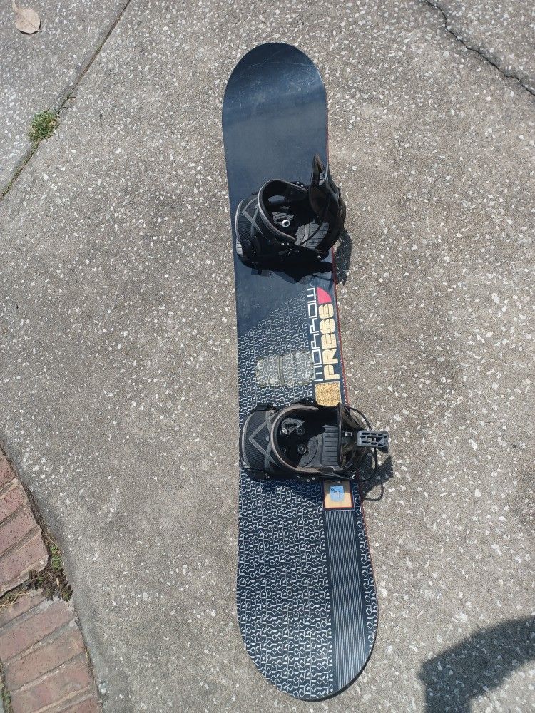 Morrow Press Snowboard with Flite Flow Bindings. 5 Feet Long - $40 FIRM 