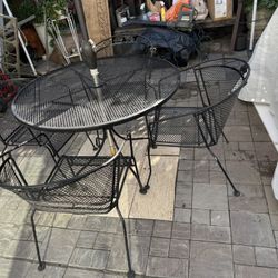 Metal Patio Set 4 Chairs 1 Table 42 Inch Round.