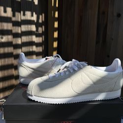 Nike Cortez “stranger things upside down” 11M
