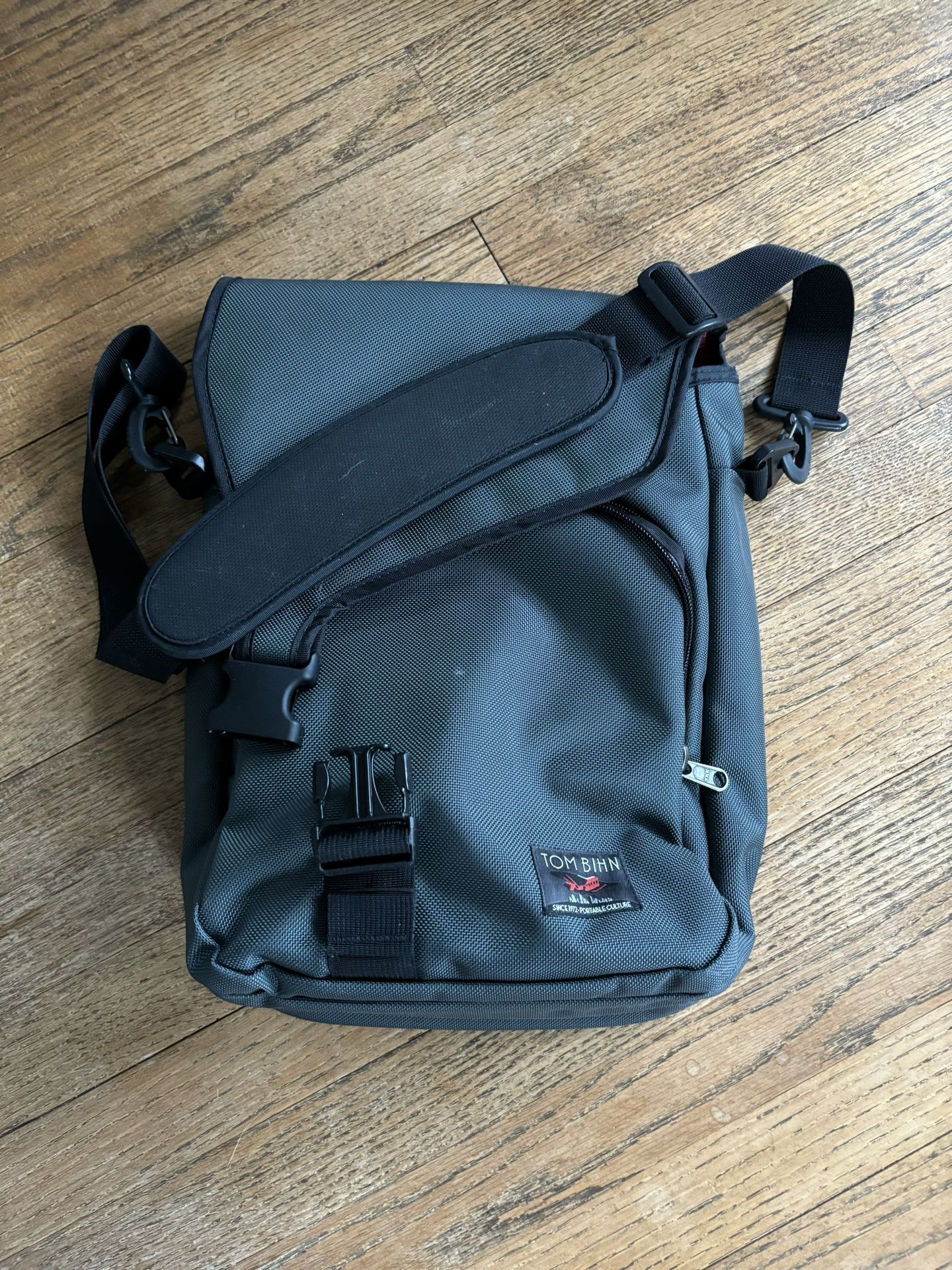 Tom Bihn Ristretto Vertical Messenger Bag