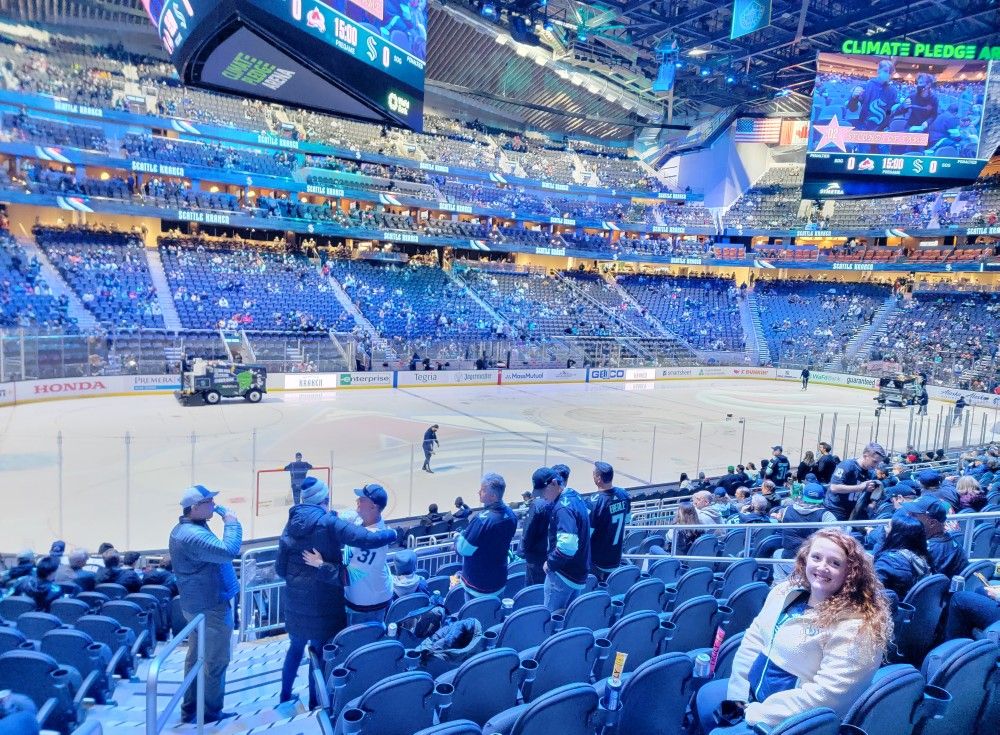 2x Seattle Kraken Tickets in Lower Bowl Corner