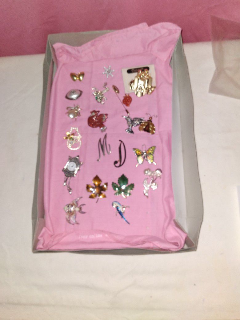 Assortment Of Brooches 