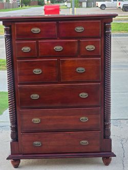 DRESSER
